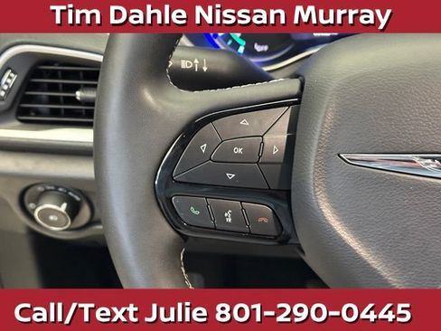 Used 2024 Chrysler Pacifica Limited FWD image 23