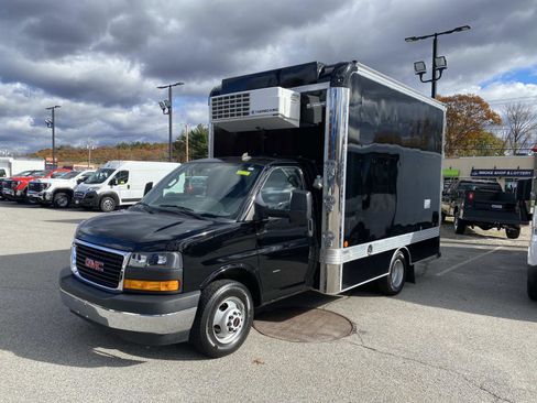 Used 2022 GMC Savana 3500 w/ Power Convenience Package image 1
