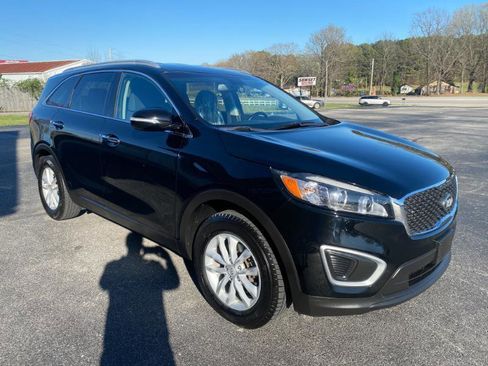 Used 2018 Kia Sorento LX image 4