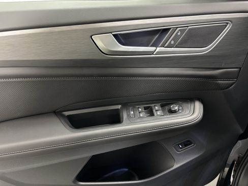 New 2026 Volkswagen Atlas Cross Sport SE image 2