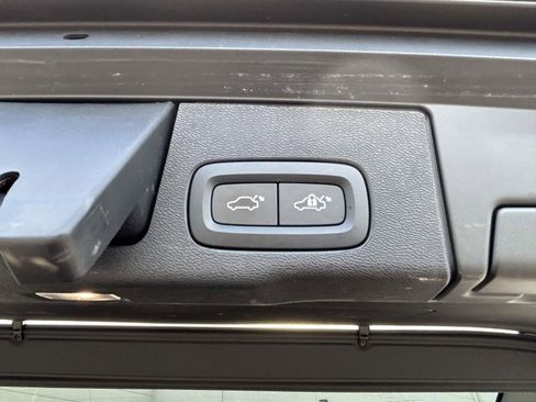 Certified 2023 Volvo XC60 B5 Plus w/ Climate Package image 18