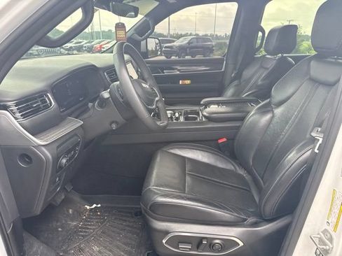 Used 2022 Jeep Wagoneer Series II AWD/4WD image 12