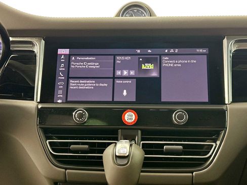 Certified 2025 Porsche Macan image 17