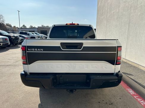 Used 2024 Nissan Frontier SV w/ Hardbody Edition image 7