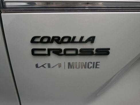 Used 2022 Toyota Corolla Cross LE w/ Black Badges Package (TMS) AWD/4WD image 10