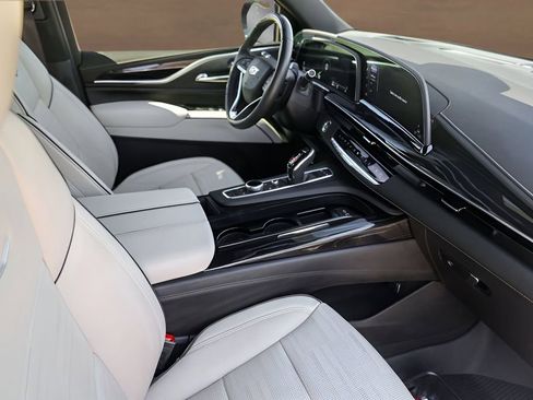 Used 2024 Cadillac Escalade ESV Sport w/ LPO, ONYX Package image 32