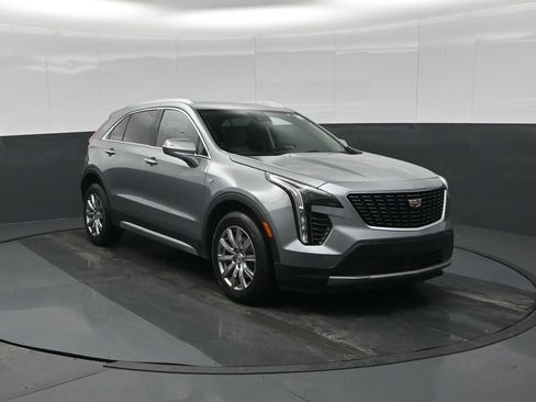 Used 2023 Cadillac XT4 Premium Luxury image 2