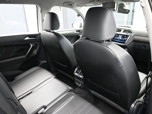 Used 2023 Volkswagen Tiguan SE image 42