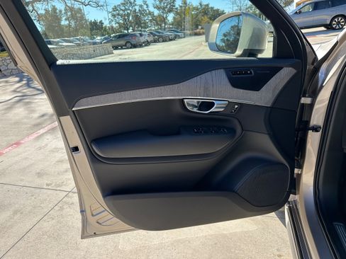 Used 2025 Volvo XC90 B6 Ultra w/ Lounge Package image 17