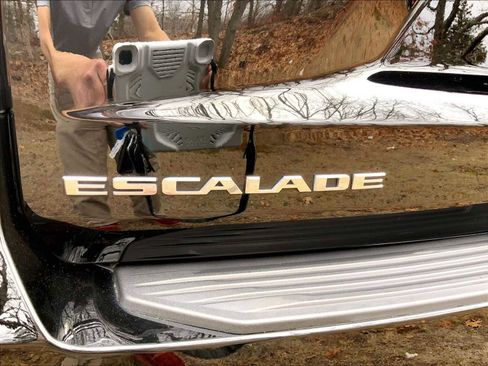 Used 2023 Cadillac Escalade Premium Luxury image 35