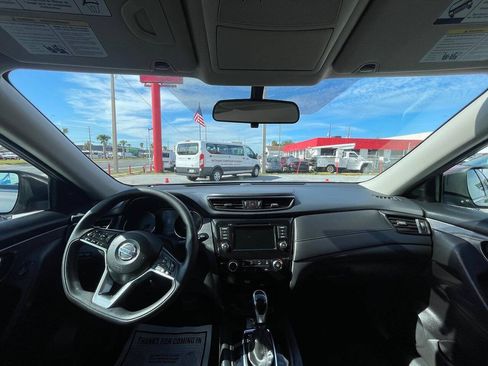 Used 2018 Nissan Rogue S FWD image 13