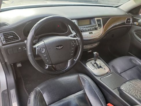 Used 2013 Hyundai Genesis 3.8 image 17