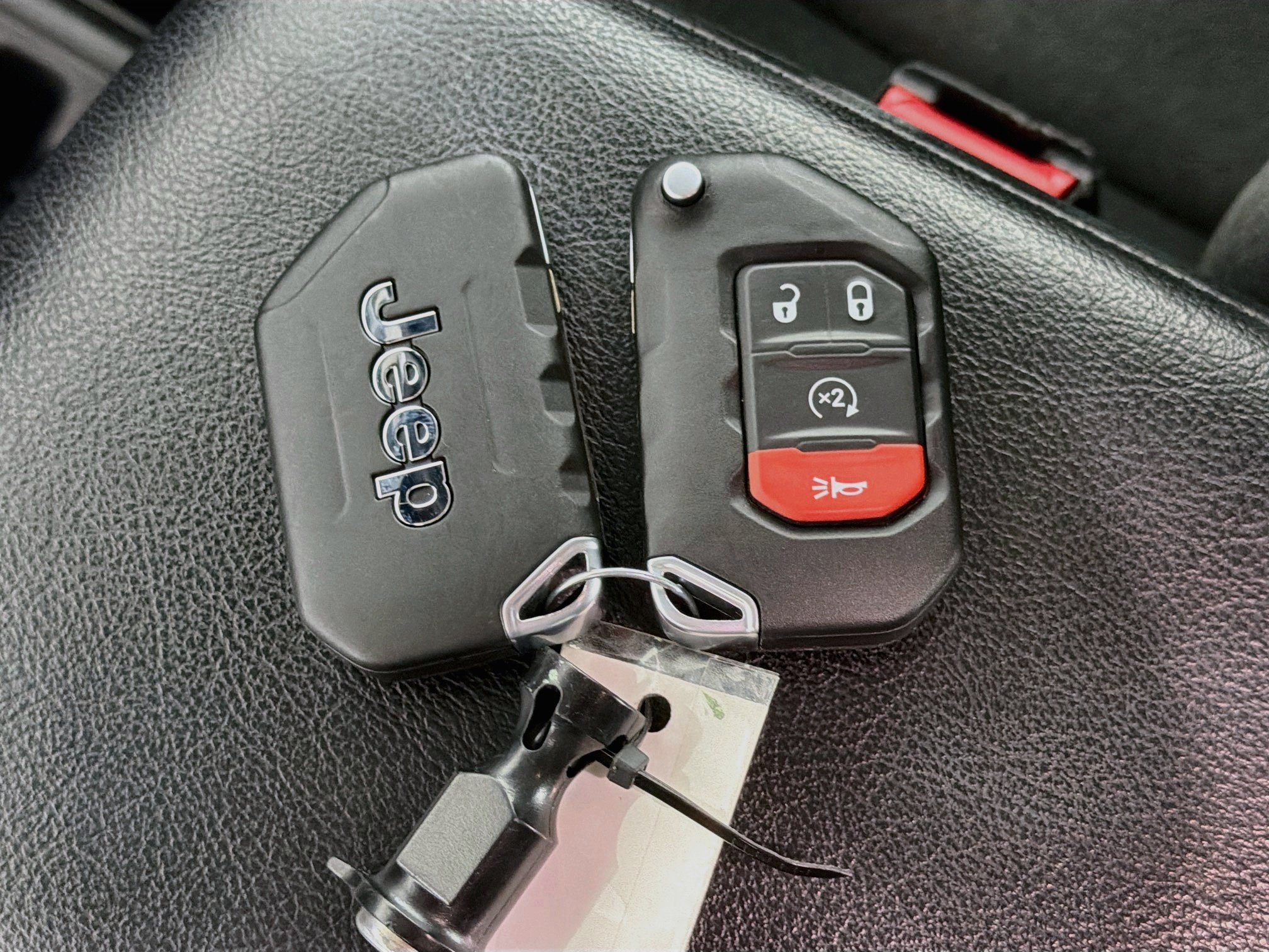 Used 2024 Jeep Wrangler Unlimited AWD/4WD image 25