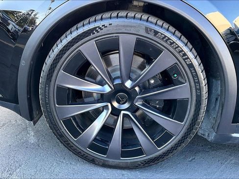 Used 2022 Tesla Model X Plaid image 12