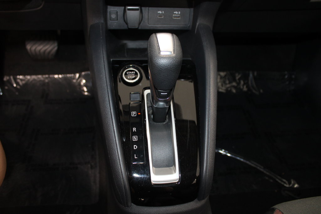 Used 2024 Nissan Versa SR FWD image 38