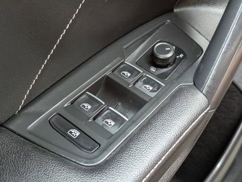Used 2023 Volkswagen Tiguan SE FWD image 29