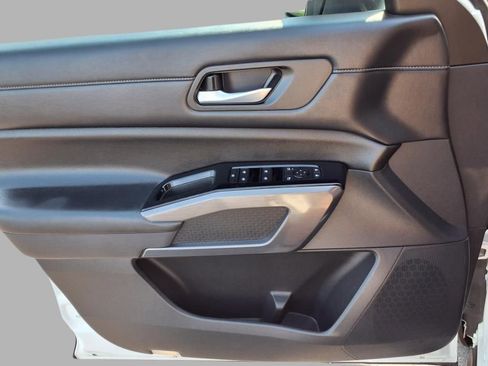 Used 2022 Nissan Pathfinder SL image 17