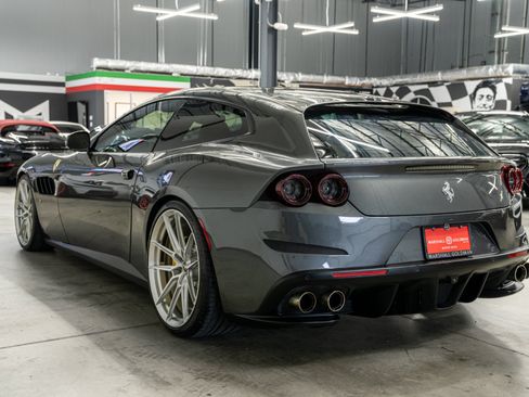 Used 2018 Ferrari GTC4Lusso AWD/4WD image 6