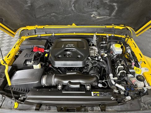 Used 2019 Jeep Wrangler Unlimited Sahara w/ Cold Weather Group image 28