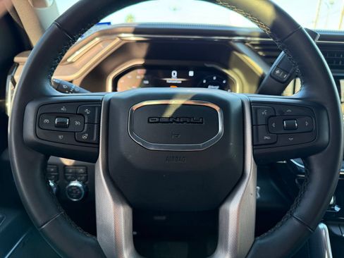 Used 2025 GMC Sierra 2500 Denali w/ Denali Reserve Package AWD/4WD image 8