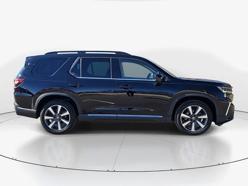 Used 2025 Honda Pilot Touring image 9