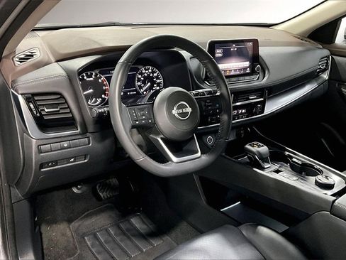 Used 2023 Nissan Rogue SV w/ SV Premium Package image 16