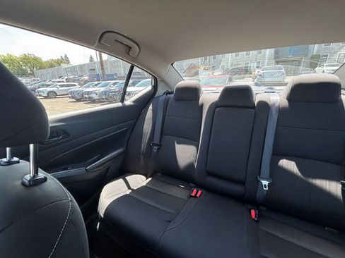 Used 2025 Nissan Altima 2.5 SV FWD image 39
