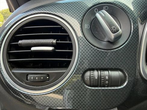 Used 2013 Volkswagen Beetle 2.0T FWD image 21