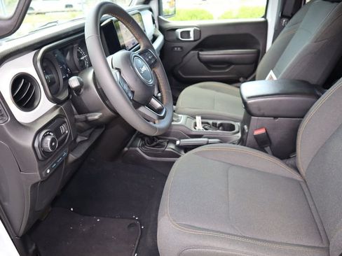 Used 2024 Jeep Wrangler Unlimited w/ Convenience Group AWD/4WD image 17