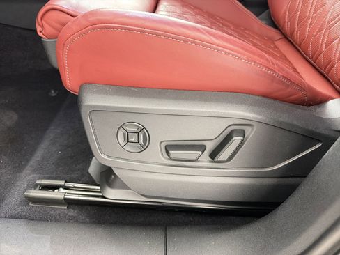Used 2025 Audi SQ5 Prestige image 13