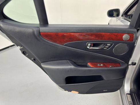 Used 2007 Lexus LS 460 image 42