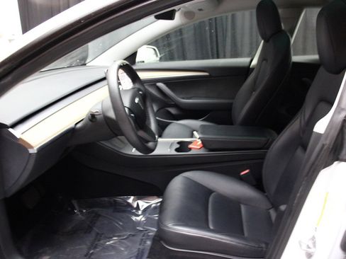 Used 2023 Tesla Model 3 Standard Range image 30