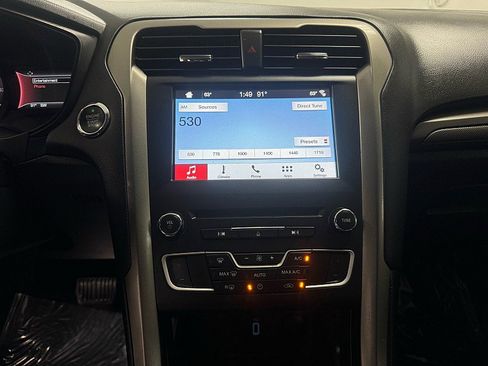 Used 2018 Ford Fusion SE w/ Fusion SE Technology Package image 19