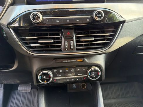 Used 2021 Ford Escape Titanium AWD/4WD image 20
