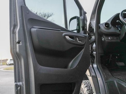 Used 2022 Mercedes-Benz Sprinter 2500 image 20