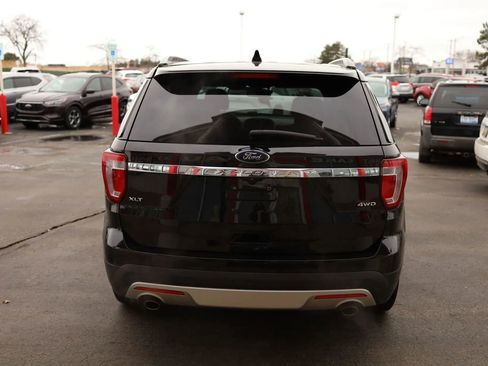 Used 2017 Ford Explorer XLT w/ Equipment Group 202A image 6