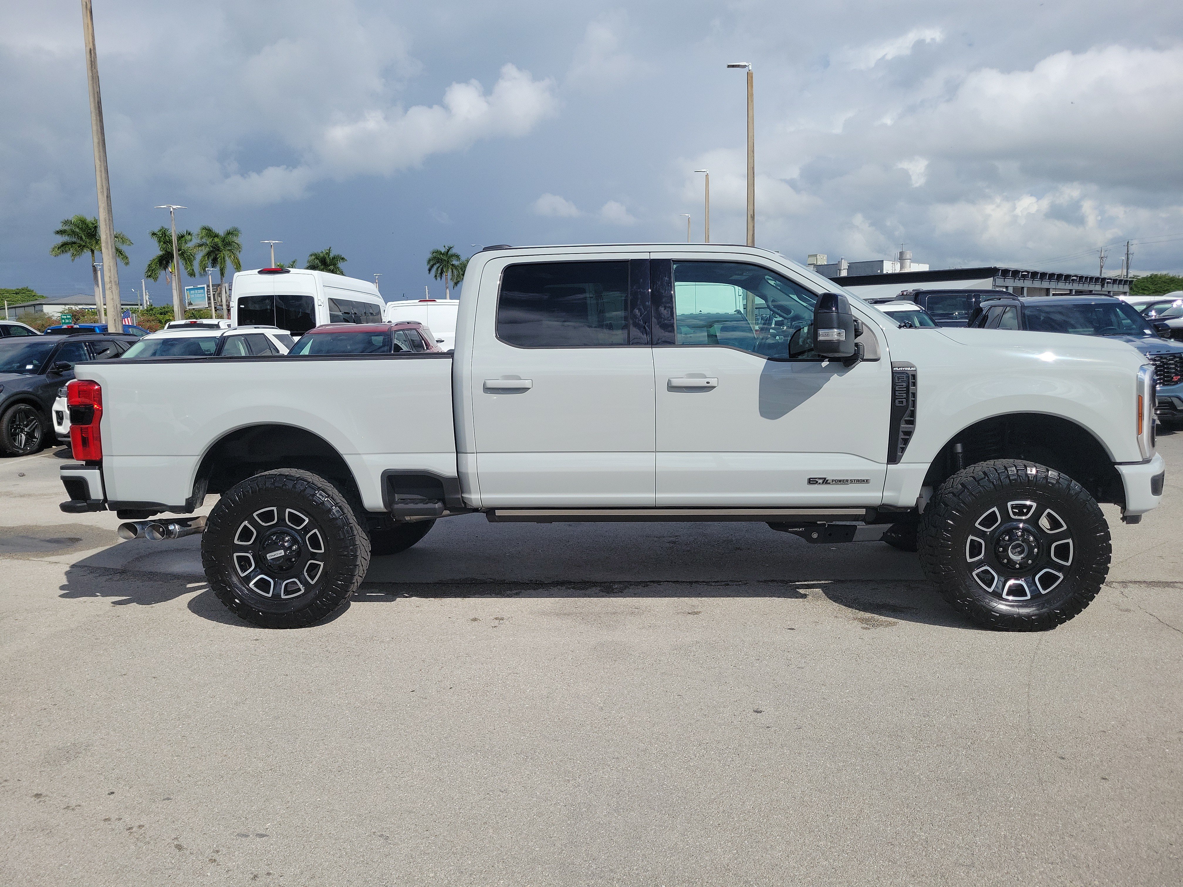 Used 2025 Ford F250 Platinum w/ FX4 Off-Road Package AWD/4WD image 4