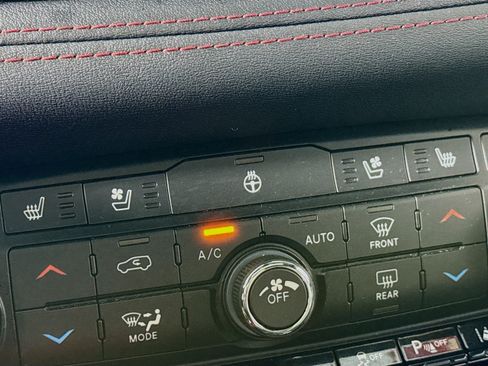 Used 2023 Dodge Durango GT image 4