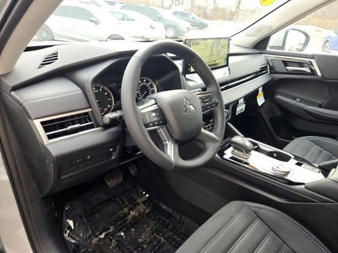 New 2026 Mitsubishi Outlander SE image 16
