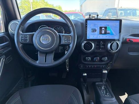Used 2015 Jeep Wrangler Unlimited Sahara w/ Connectivity Group AWD/4WD image 21