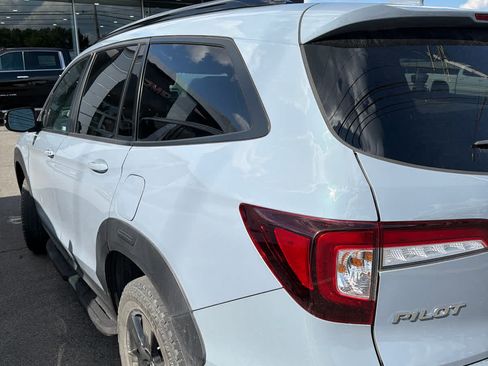 Used 2022 Honda Pilot TrailSport image 3