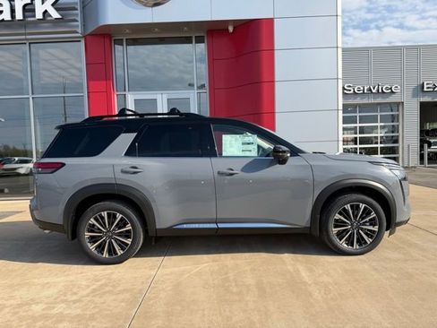 New 2026 Nissan Pathfinder Platinum image 3