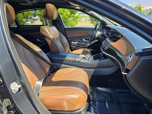 Used 2018 Mercedes-Benz S 560 Sedan w/ Premium Package image 18