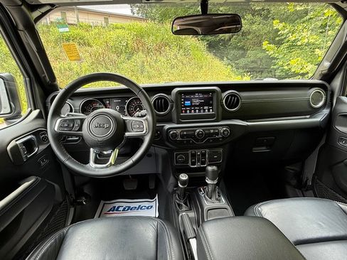 Used 2018 Jeep Wrangler Unlimited Sahara AWD/4WD image 10