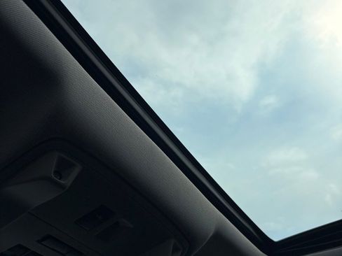 Used 2016 Cadillac Escalade Luxury image 20