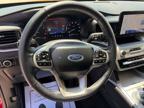 Used 2024 Ford Explorer XLT w/ Equipment Group 202A AWD/4WD image 19
