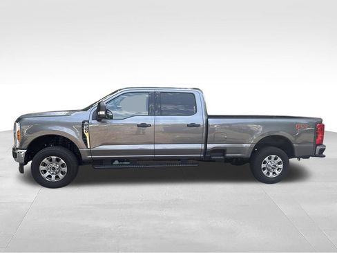 Used 2024 Ford F350 XLT w/ FX4 Off-Road Package AWD/4WD image 2
