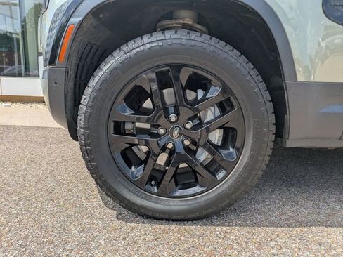 Used 2020 Land Rover Defender 110 SE image 12