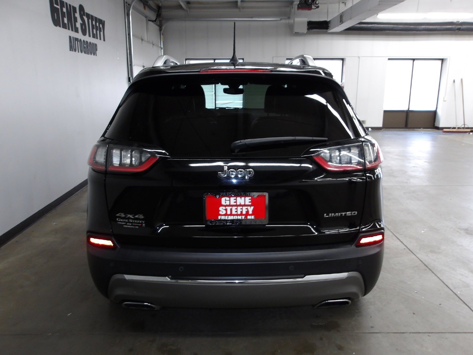 Used 2020 Jeep Cherokee Limited AWD/4WD image 7