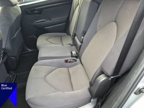 Used 2024 Toyota Highlander LE FWD image 30